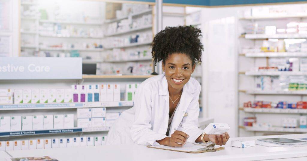 how to become a pharmacy tech